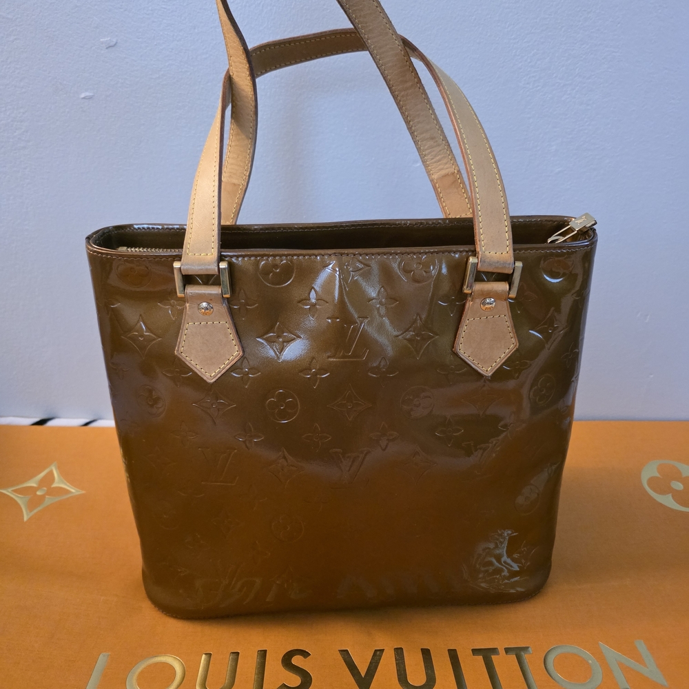 Authentic LOUIS VUITTON Houston Vernis Bag With COA